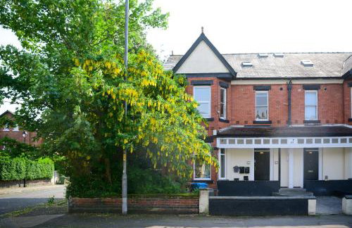 Purple Blossom, 2 bed apartment, Wi-Fi, near Didsbury, free parking - Foto 17