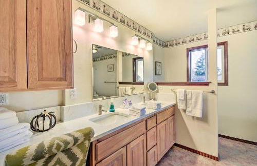 Stunning Sequim Hideaway with Hot Tub and Views - Foto 16