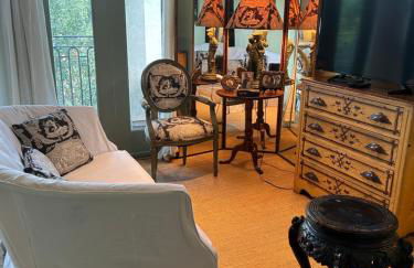 Elegant French Patio Home with Private Pool - Foto 23