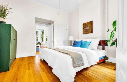 Local Landmark - Gorgeous Historic Home - Foto 10