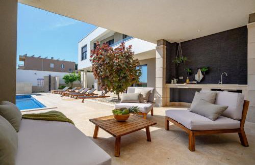 Luxury villa Adris with heated pool, Gym, sauna - Split - Photo 15