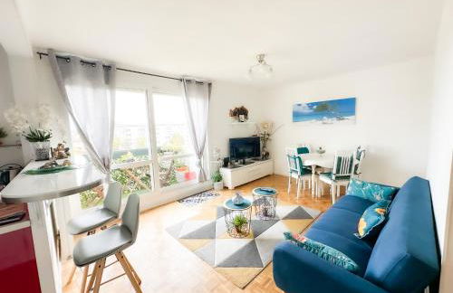 - Le COSY GARDEN - Proche RER A et E - Paris Disney - Parking - WIFI- Netflix Gratuit !!! - Foto 2