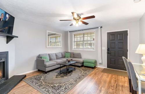 Freshly Renovated - Minutes from Downtown & BNA - Foto 1