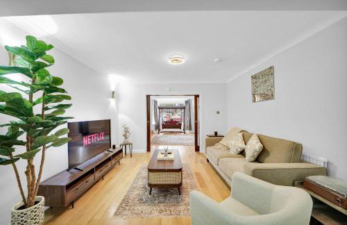 Lux 5 Bed sleeps 11, 10 mins from Wembley Stadium, Jacuzzi and Steam Shower - Photo 47