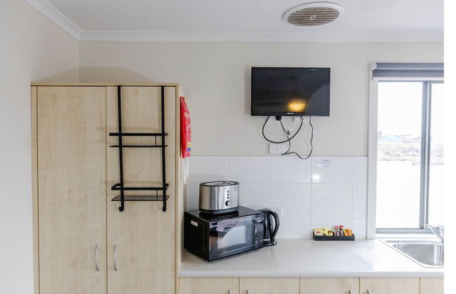 Sundowner Cabin and Tourist Park - Photo 15