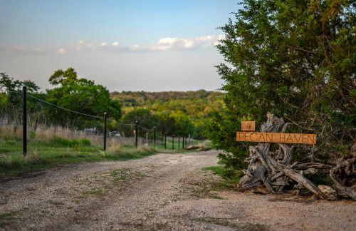 Treehouse Glamping at Pecan Haven W Hot Tub - Foto 39