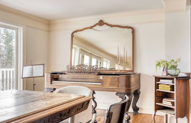 River House by Avantstay Historic & Secluded Estate on the Hudson River w/ Pool Sleeps 24! - Foto 17