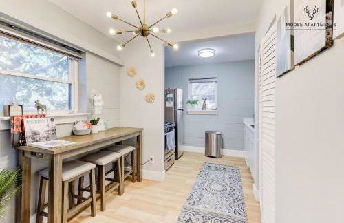 The Moose #7 - Instaworthy Studio with Amazing Views, Free Parking & Heated King Bed - Foto 12