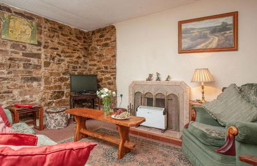 East Hook Holiday Cottages - Clover Cottage - Photo 3