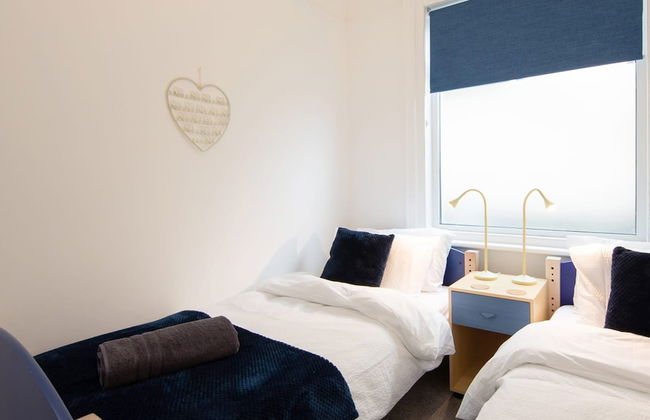 Beautiful Beachfront House wth Balcony Sea Views - Foto 19