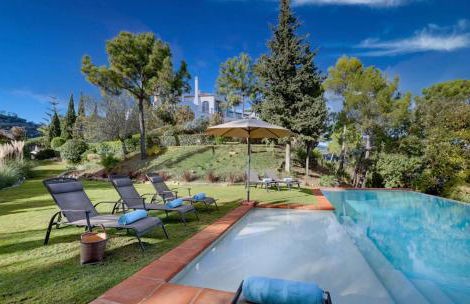 Paradisiacal Villa in Benahavís with Jacuzzi and Private Pool - Photo 2