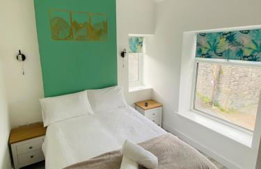 Northcliffe - Stylish Stone Cottage - Spa Bath - Peak Views - Photo 12