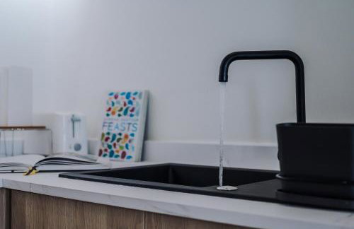 Chic 2Bed Apartment in Heart of Altrincham - Pass the Keys - Foto 9