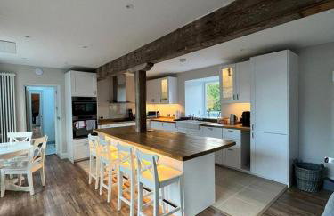 The Carthouse (Luxury 2 bed with private hot tub) - Photo 12