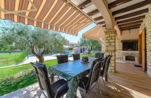 Villa in Sveti Lovrec Near Ski Resort - Foto 48