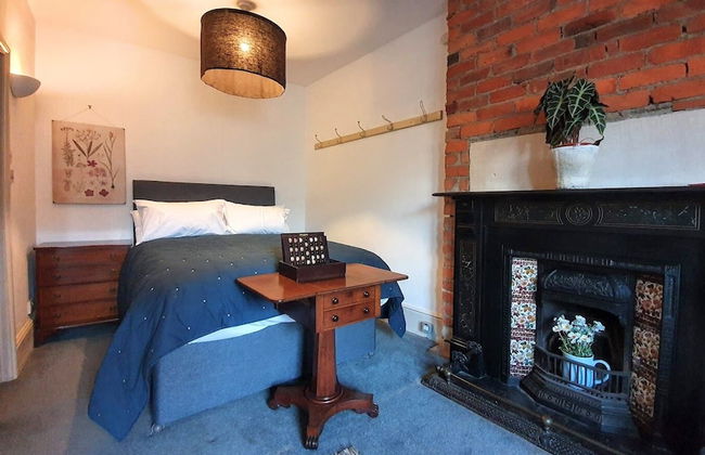 Stylish Town Centre Apartments - Photo 8