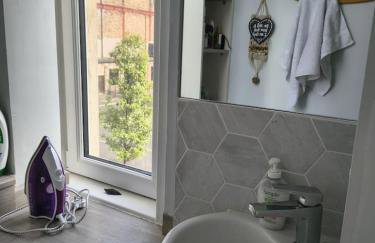 Charming City Flat for Couples & Families - Foto 26