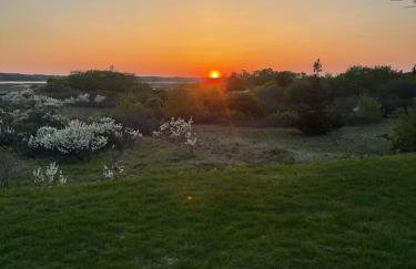 Dog-Friendly Cottage with Backyard & Beach Vibes! - Foto 38