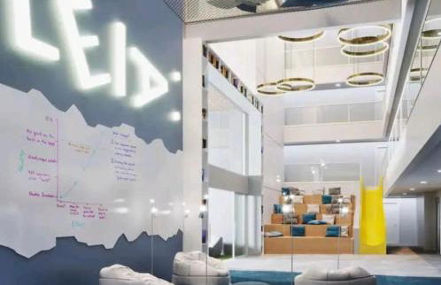 Lindo flat em prédio luxuoso - Excelente localização - Foto 46