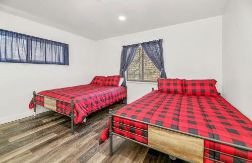 Family Fun Cabin - Mountain home with Game Room, Hot Tub and Lake Views! - Foto 42