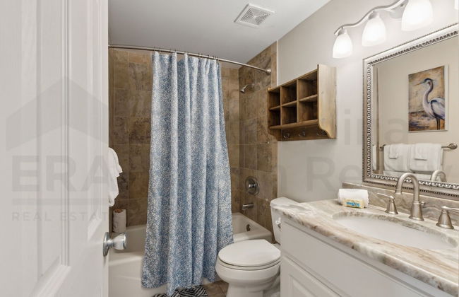 Upper Unit Condo Overlooking Both the Ocean Pier and Swimming Pool by RedAwning - Foto 19