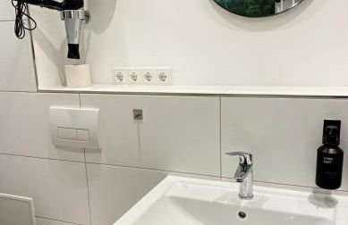 1,5-Zimmer, Top ausgestattet, 4 Pers, Souterrain, Self Check-in, Parkplatz, Netflix & Amazon Prime - Foto 23