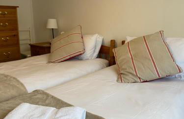 Trafalgar, lovely ground floor flat with outside patio garden, minutes walk to seafront - Photo 5