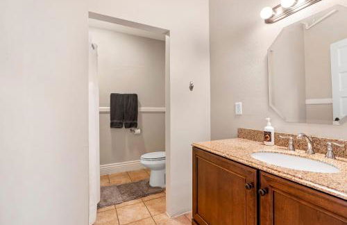 KING Sleep8 4Bed 2BR 2 BA Swepson Hideaway - Foto 29