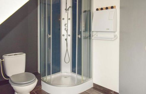 Awesome Home In Trézélanbégard - Foto 43