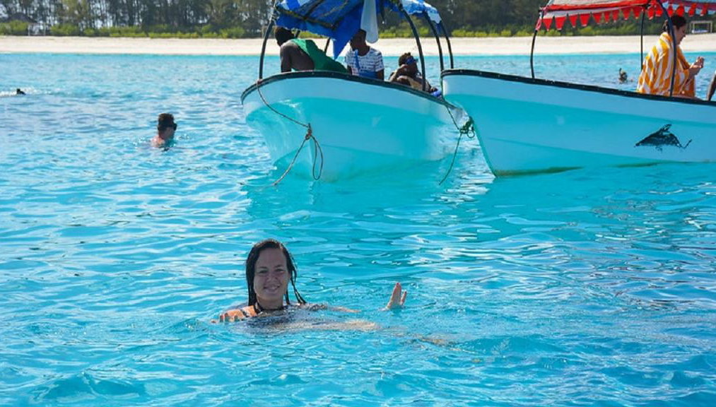 Tour en barco y de esnórquel a la isla Mnemba con almuerzo - Foto 2