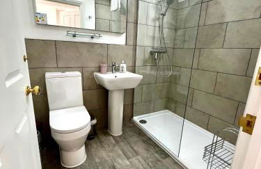 Flower Cottage by Ludlow Castle with Onsite Parking - Photo 6