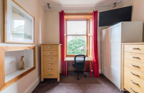 3 bed overlooking meadows park - Foto 38