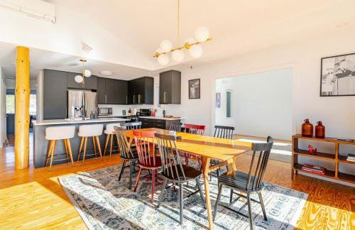 Modern Lakefront Retreat w King Bed - Foto 17