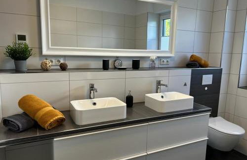 Exklusive Ferienwohnung bei Berlin, bis 5 Gäste, große Terrasse, Garten - Foto 14