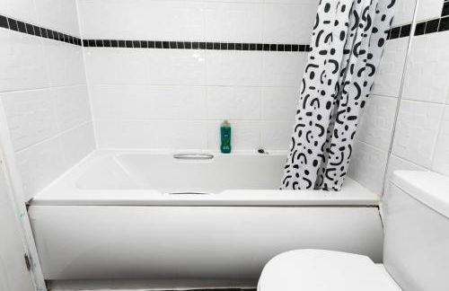 City Centre - Next to Hilton Hotel - Victoria Centre 2 Bedrooms Apartments - Close to Theatre Royal - in Victoria Centre Shopping Centre - 24 Hours Access - Parking Cars or Vans from Five Pounds a Day - Onsite Parking from Ten Pounds a Day - Foto 32