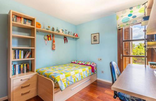 Villa de lujo con piscina, jacuzzi, jardín y terraza - Foto 35