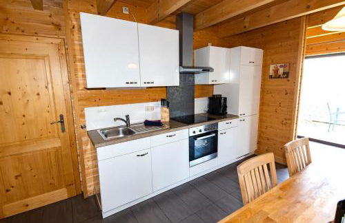 5 Sterne Ferienhaus Tommy mit Kamin, Seeblick und großer Terrasse - Foto 5