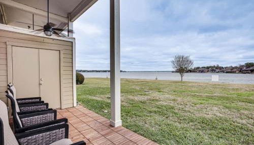 Gorgeous Lakefront Townhome with Pool Access and Views - Foto 2