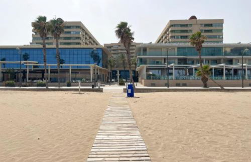 Stylish well-connected beachfront flat - Foto 61