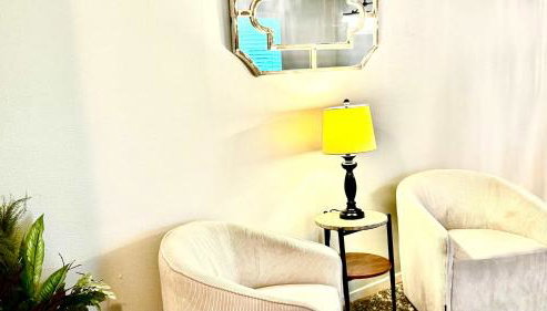 Stylish 4BR Retreat in Cypress - King Bed -Fireplace -Outdoor Patio - TVs in 4 Rooms - Foto 3