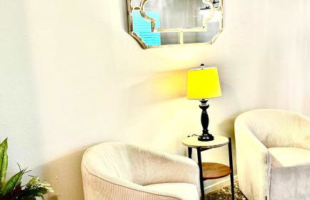 Stylish 4BR Retreat in Cypress - King Bed -Fireplace -Outdoor Patio - TVs in 4 Rooms - Foto 3