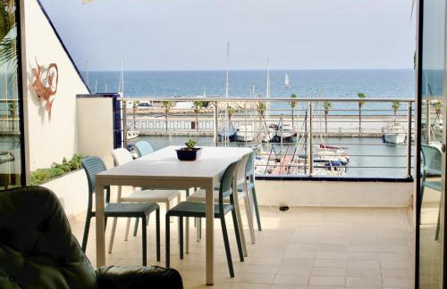 Stunning sea views over marina with swimming pool - Photo 31