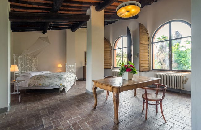 Farmhouse in Tuscany Near Renaissance Villa - Photo 17