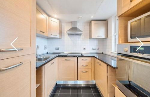 Amazing River view 2 bedroom apartment, sleeps 6, balcony and parking - Foto 54