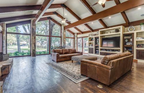 DFW Large Vacation Retreat with Private Pool and Hot Tub - Foto 26