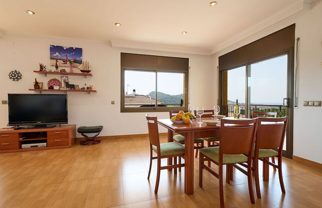 Marina in Blanes With 6 Bedrooms and 4 Bathrooms - Photo 7