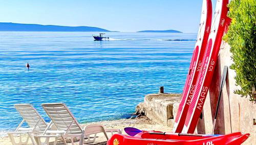 Luxury Seaside Villa with a classic Mediterranean Olive Garden, a fully equipped Professional Kitchen, Pool, Sauna, Padle Boards and Canoe - Miolin Beach House - Foto 3