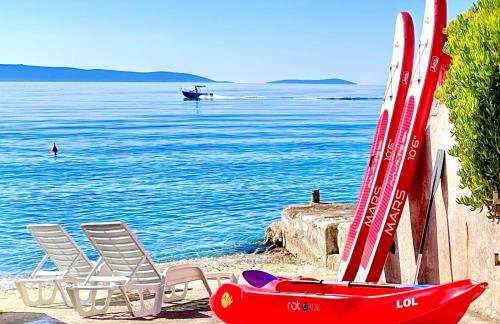 Luxury Seaside Villa with a classic Mediterranean Olive Garden, a fully equipped Professional Kitchen, Pool, Sauna, Padle Boards and Canoe - Miolin Beach House - Photo 3