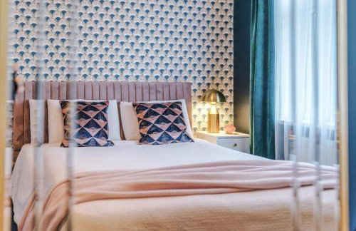 The Mayoress - Durham - Photo 19