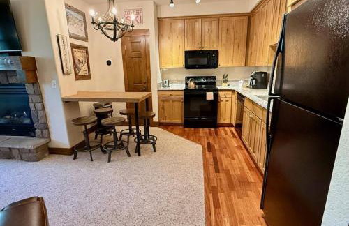 2 BR Basecamp Bliss at Kicking Horse Near Ski Hill - Foto 33